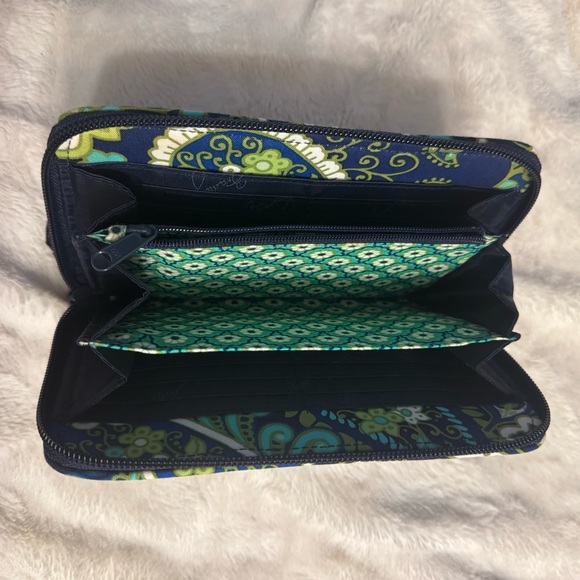Vera Bradley Quilted Zip Wallet Rhythm & Blues Retired Pattern 2011 Blue Paisley - Picture 4 of 5